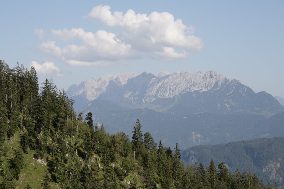 Blick auf den Wilden Kaiser von Westnordwest über das (hier unsichtbare) Inntal